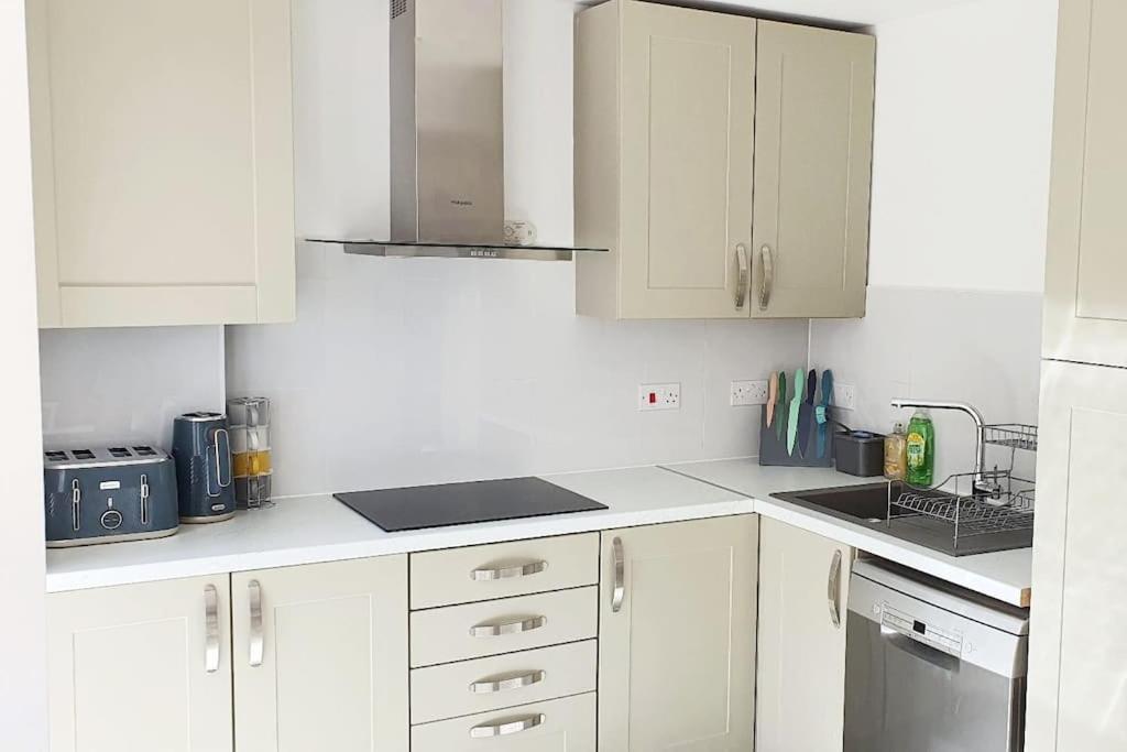 Walnut Flats-F2, 3-Bedroom With Garden & Patio - Ac, Parking, Netflix, Wifi - Close To Oxford, Bicester & Blenheim Palace Exterior foto