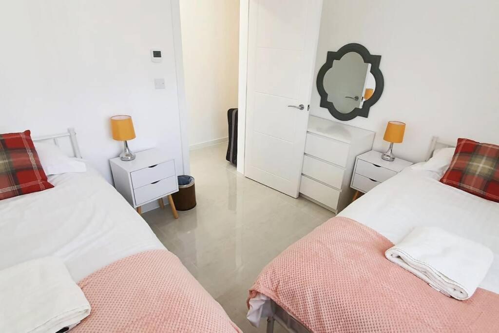 Walnut Flats-F2, 3-Bedroom With Garden & Patio - Ac, Parking, Netflix, Wifi - Close To Oxford, Bicester & Blenheim Palace Exterior foto